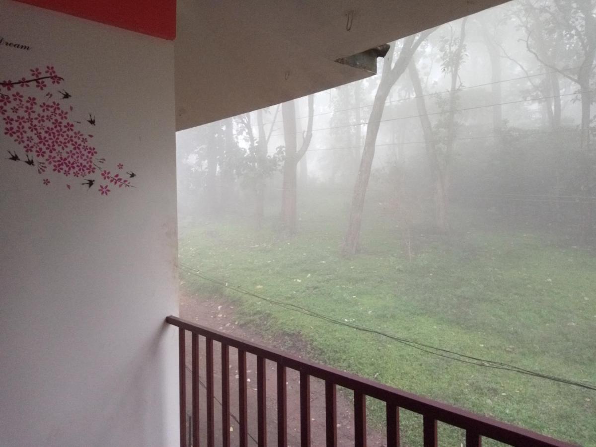 Wild Window - Forest View Homestay Thekkady Buitenkant foto